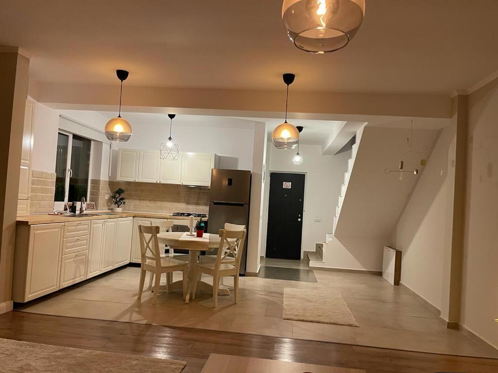 Beautiful Colors Residence Villa Otopeni Luaran gambar