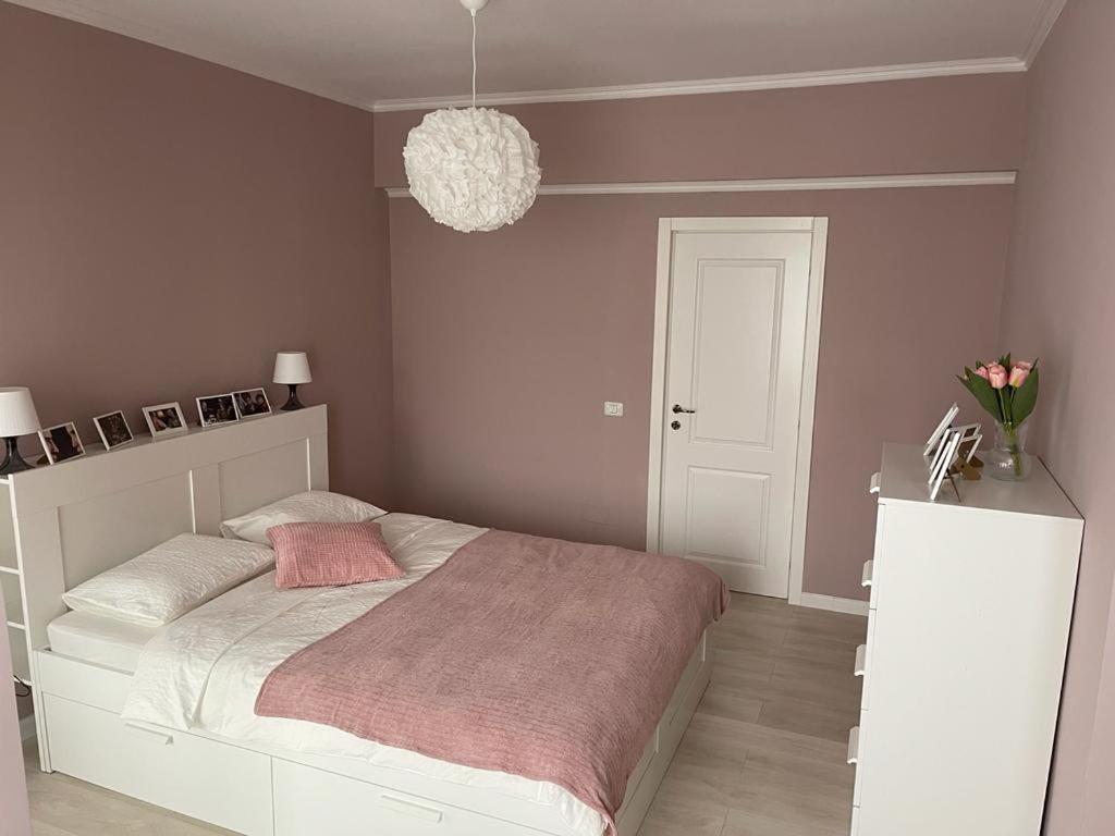 Beautiful Colors Residence Villa Otopeni Luaran gambar